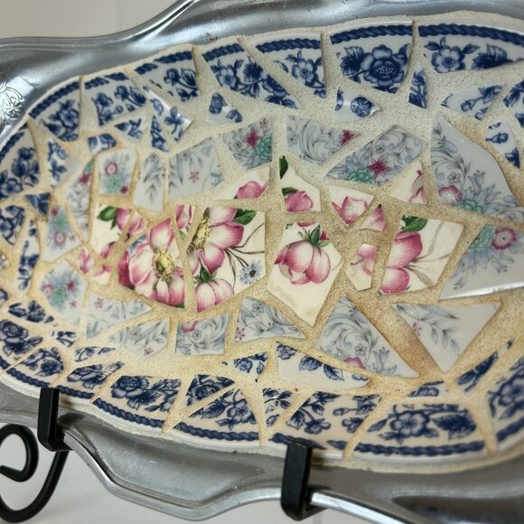 Decorative Mosaic Bread Bowl with Engraved Borders and Colorful Porcelain - Picture 4 of 7